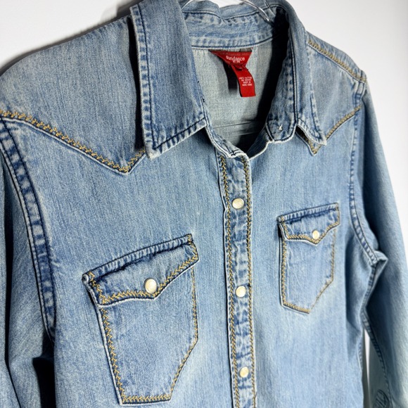 Sundance Vintage Denim Western Pearl Snap Button Shirt Size 14 Light Wash - Picture 3 of 11